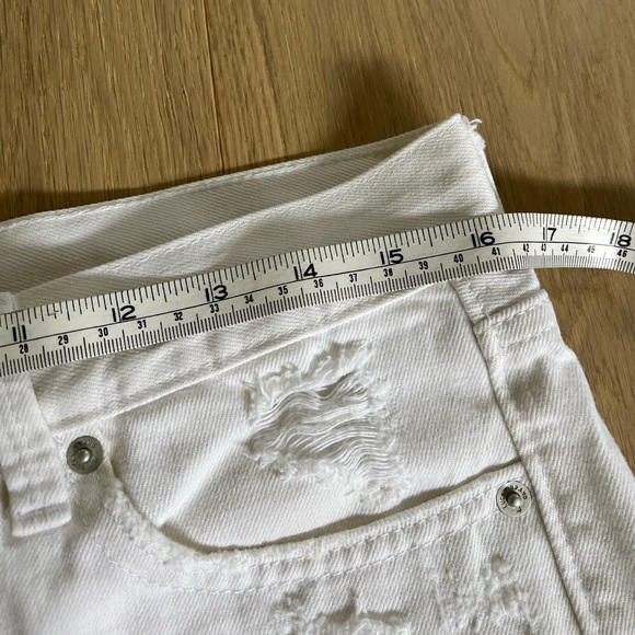 Lucky Jeans “The Cut Off” white jean shorts - Picture 2 of 6
